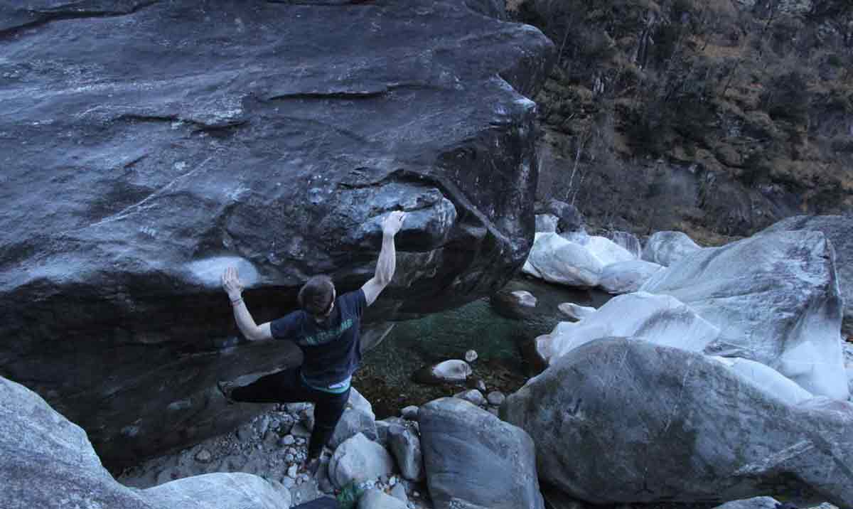 David Fitzgerald bei der Begehung des Boulders Wie im Urlaub in Brione - Bild Ashleigh Wolsey-Heard