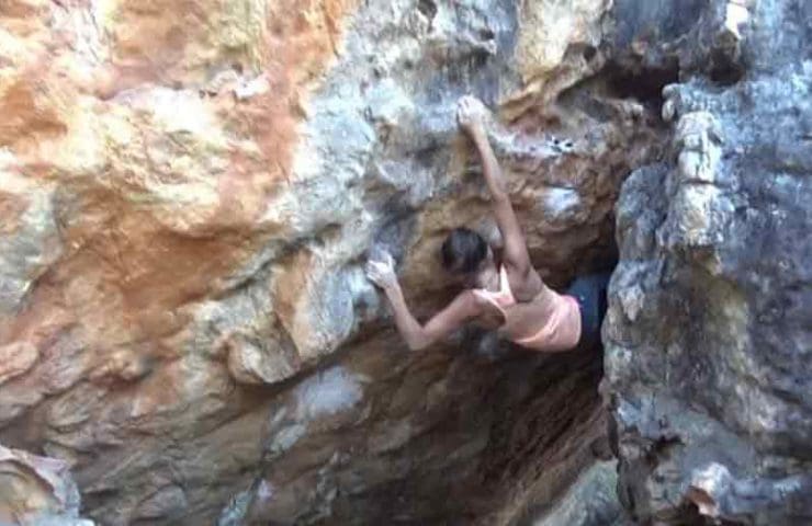 Oriane Bertone boulders Golden Shadow (8b +) at the age of 12 years