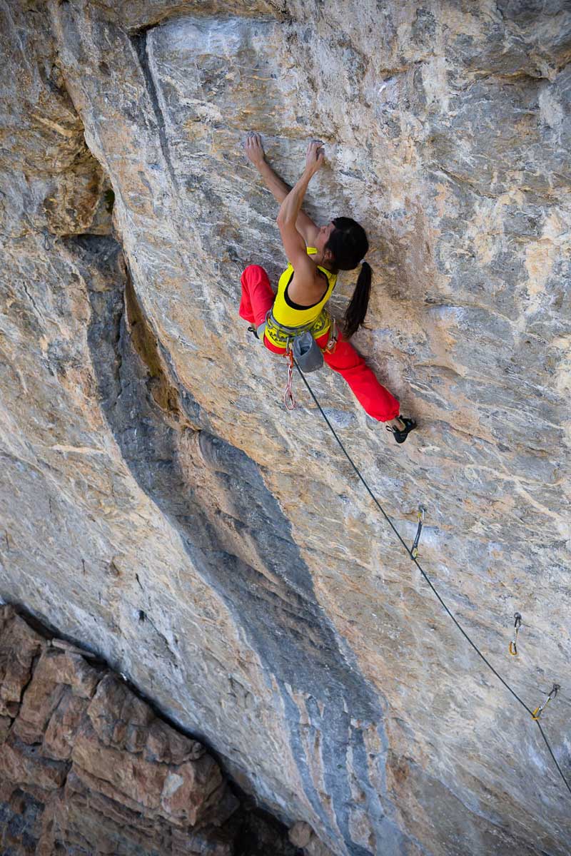 Katherine-Choong-klettert-Cabane-au-Canada-in-Rawyl