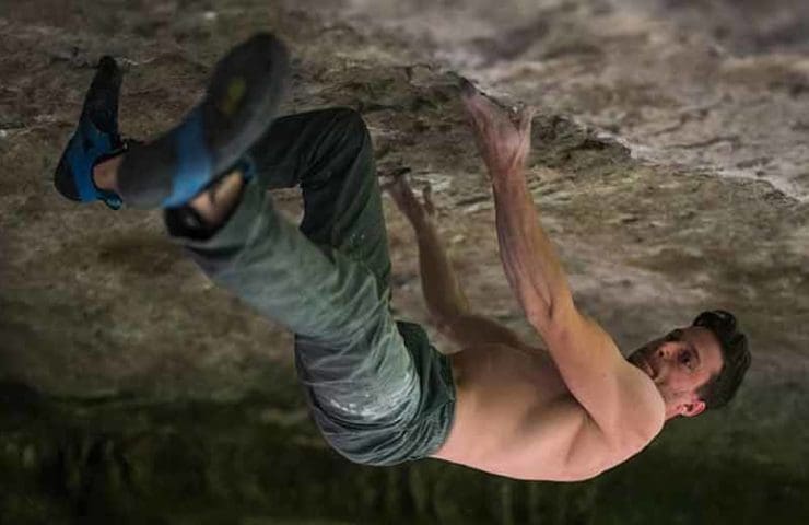 Jernej Kruder gelingt die Erstbegehung des 8c-Boulders Metafizika in Slowenien