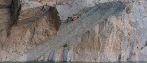 Chris Sharma hat einen neuen Deep Water Soloing Spielplatz gefunden: Mont Rebei