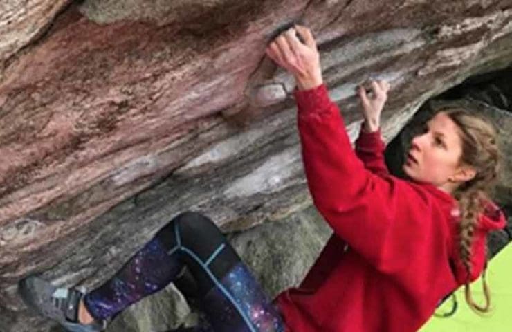 Am 10. Februar 2019 gelang der Österreicherin Karoline Sinnhuber die Begehung des 8a-Boulders La Pelle im Bouldergebiet Cresciano, Schweiz.