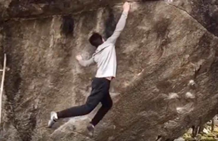 The 16-year-old Lasse von Freier manages the off-Wagon (8b +) in the Val Bavona