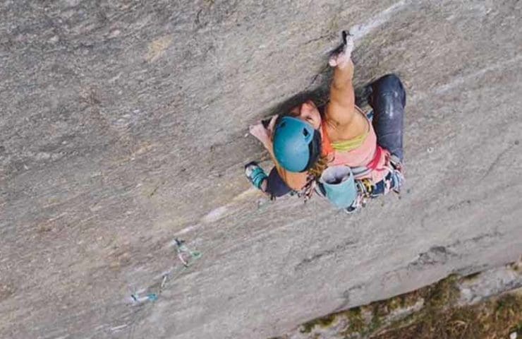 Once again principle hope has climbed: Madeleine Cope commits the Trad route on the Bürser plate