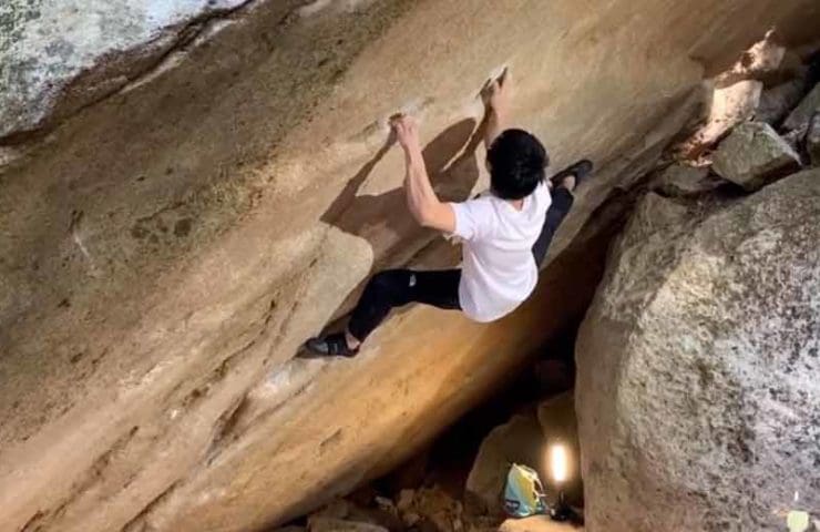 United: Ryuichi Murai climbs the heaviest boulder in Japan