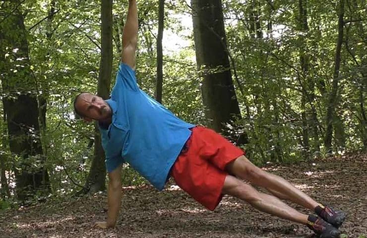 Avec cet exercice, vous entraînez la tension et la coordination du corps: Push Up Rotation