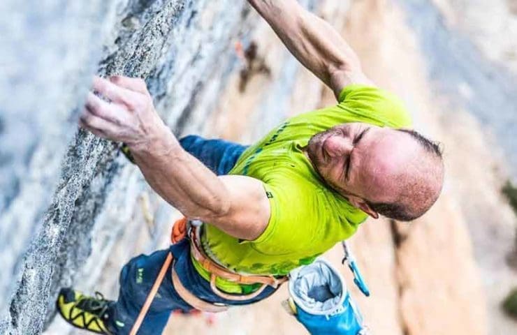 Cédric Lachat klettert Pachamama (9a+) in Oliana
