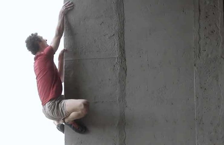 Urban bouldering at the highest level: Adam Ondra commits 8b
