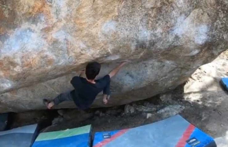 Paul Robinson climbs a boulder in the 8th French degree for the thousandth time