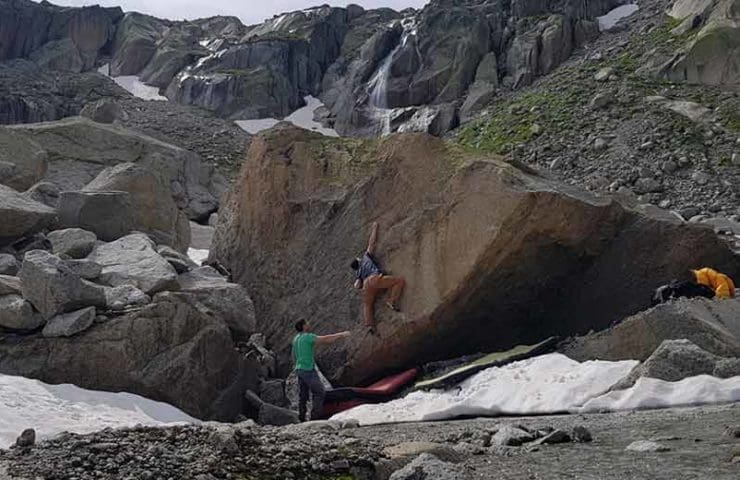 Bouldering at the Furka Pass: Topos now in the Swiss Bloc 1 guide