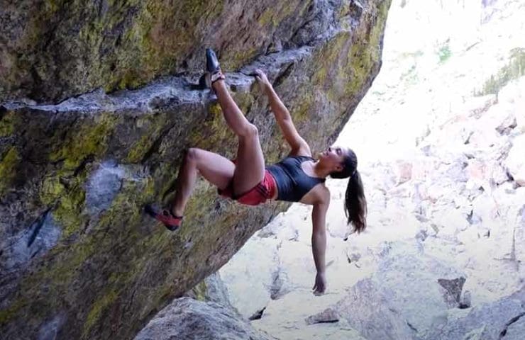 Brooke Raboutou effortlessly climbs the 8b + Boulder Jade