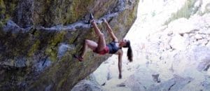 Brooke Raboutou begeht mühelos den 8b+ Boulder Jade