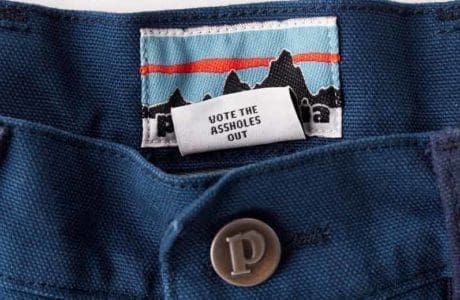 Vote the Assholes out: Patagonia mit politischer Botschaft auf Etikette