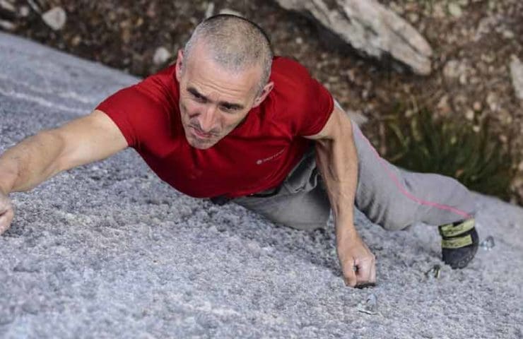 Alfredo Webber climbs the 8c route free solo