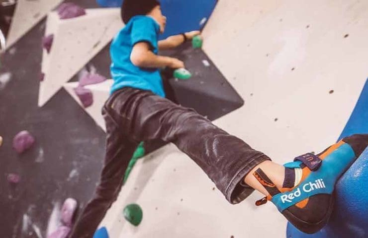Red Chili Puzzle: A climbing shoe for children and young people