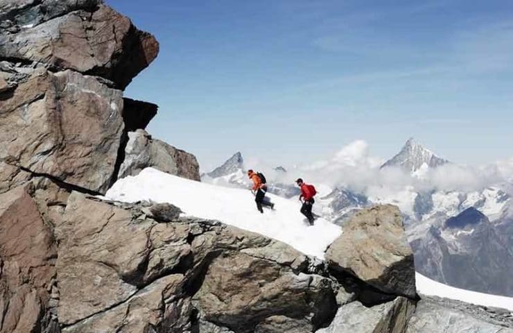 Vídeo: 18 picos de cuatro mil metros en un día