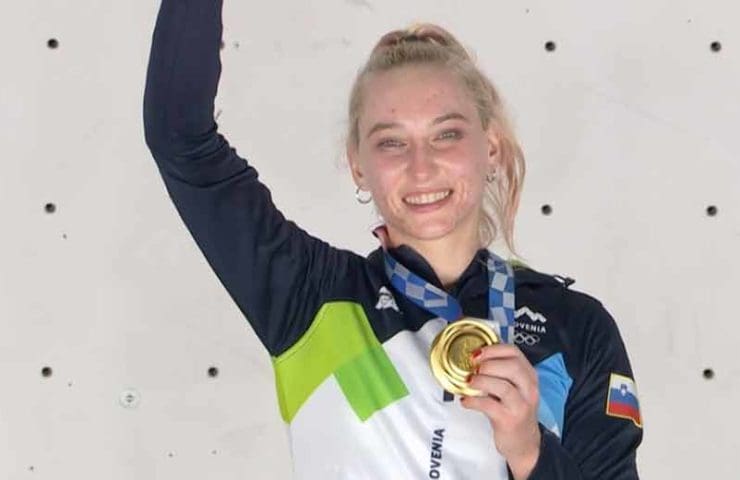 Janja Garnbret gana el oro olímpico en escalada deportiva