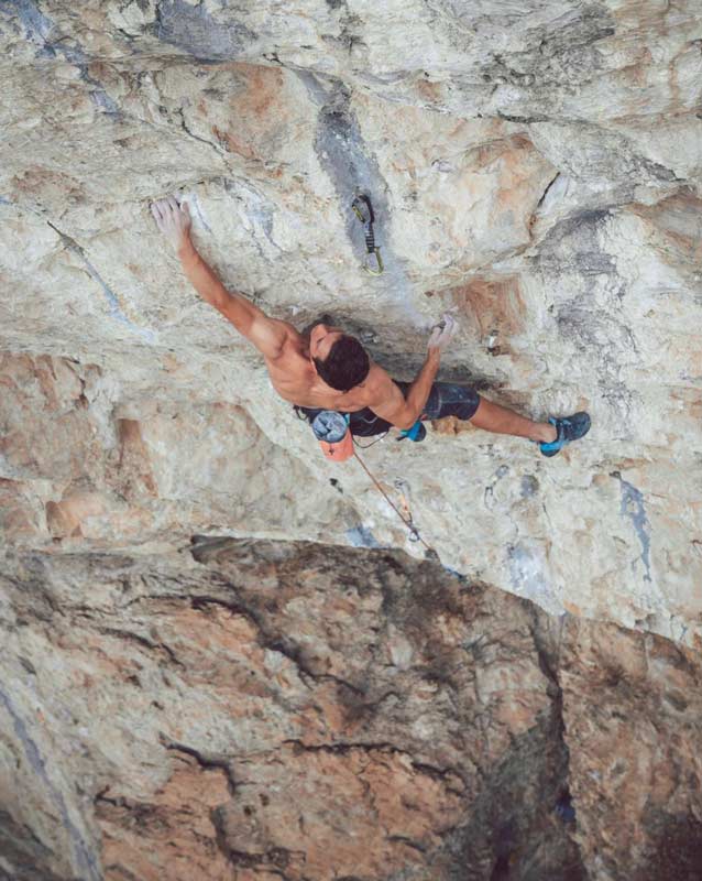 The route Flex Luthor is known for the fragile rock .. (picture Margo Hayes)
