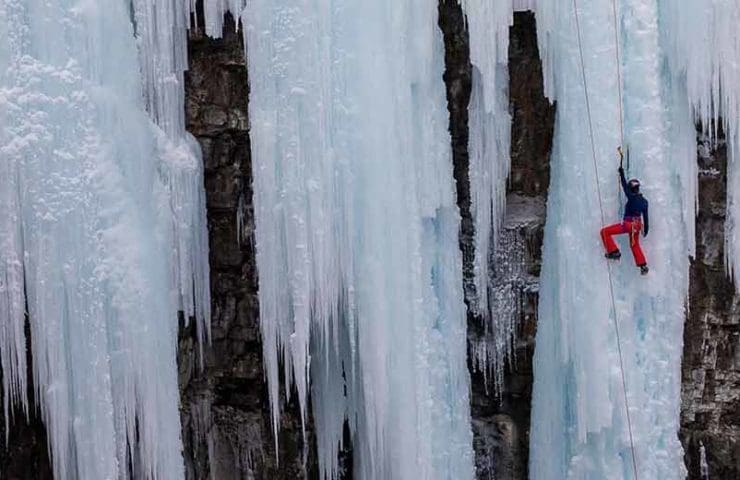 Adhérence et mains chaudes lors de l'escalade sur glace : le gant Punisher de Black Diamond