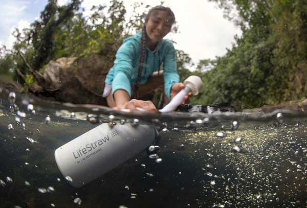 LiveStraw drinking bottle with integrated water filter