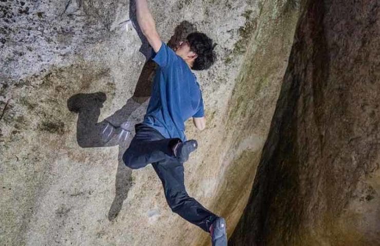 Floatin (8c +) - what a boulder | Video