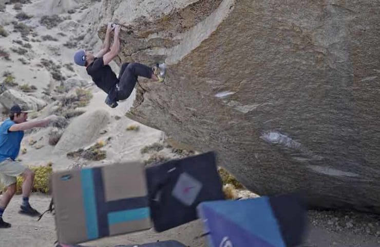 When the wind suddenly sweeps away the pads: Shawn Raboutou flashes 8b Boulder Spectre