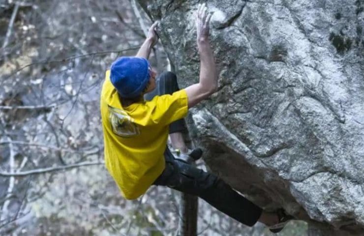 Giuliano-Cameroni-first ascent-boulder-dont-look-up-Cresciano
