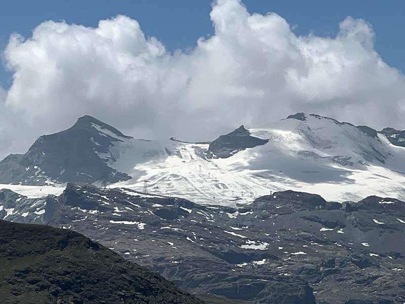 Vor rund 30 Jahren ist man auf diesem Teil des Gletscherskigebiets von Zermatt noch den ganzen Sommer über Ski gefahren. Das ist jetzt nicht mehr möglich. Quelle: WetterOnline, Foto: Dr. David Volken