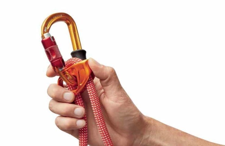 More freedom of movement when setting up a stand: the Petzl Dual Connect Adjust