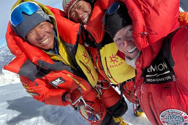 Wichtiger Support: Am Berg kann Kristin Harila auf die erfahrenen Bergsteiger Pasdawa Sherpa und Dawa Ongju Sherpa zählen. Bild: Kristin Harila
