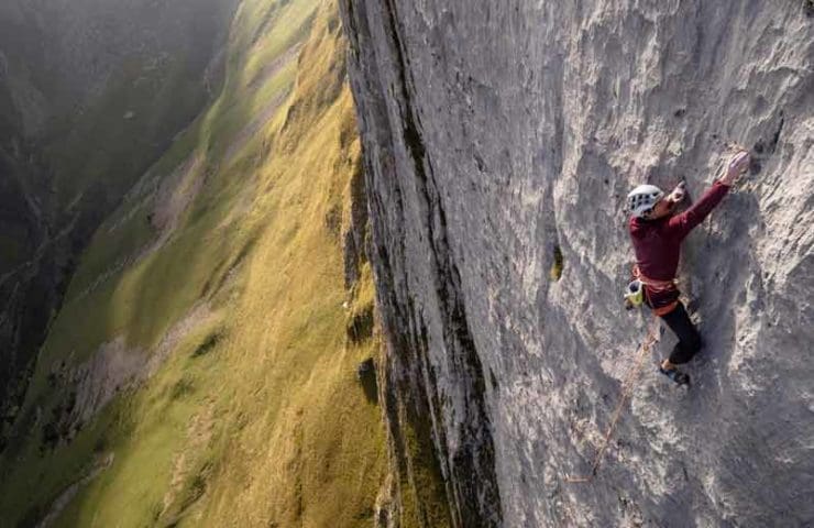 Michi Wohlleben klettert eine der schwierigsten Mehrseillängenrouten der Schweiz: Bodhicitta_Bild Alexander Fuchs
