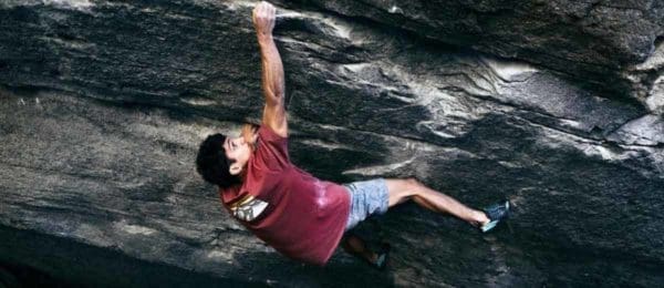 Aidan Roberts klettert 9A-Boulder Alphane | Chironico