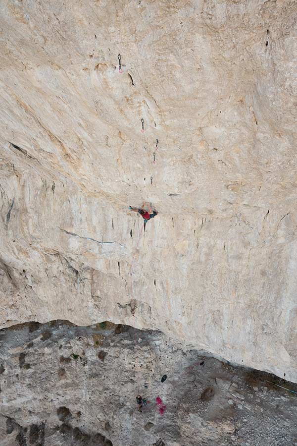 Seb Bouin secures one of the rare iterations of the 9b route Jumbo Love. Image: Clarisse Bompard