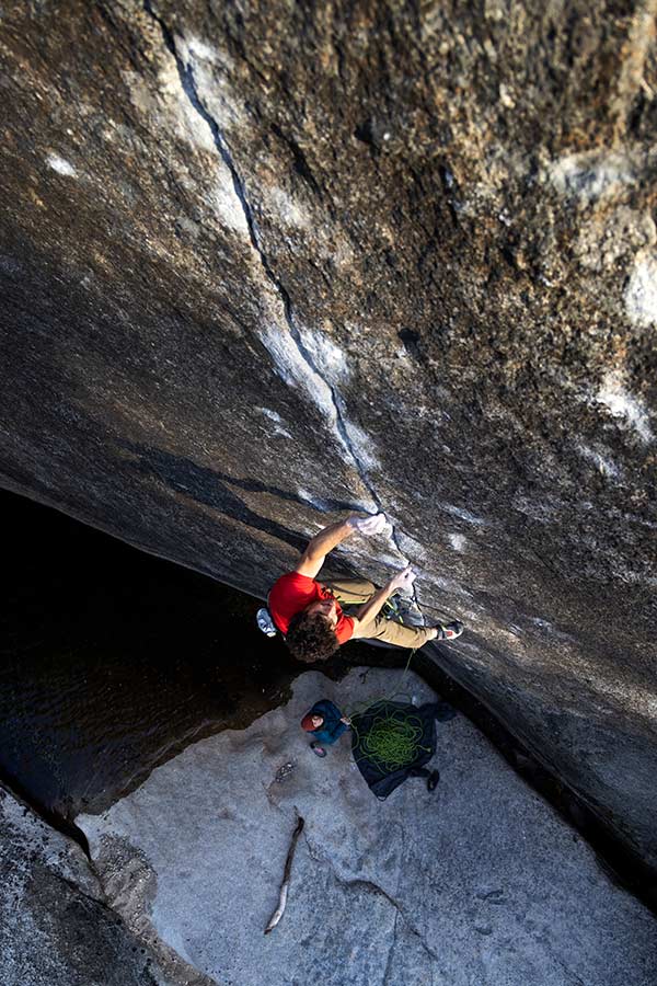 Dritte Begehung: Am 22. November klettert Jacopo Larcher das Trad-Testpiece Meltdown im Yosemite-Valley. Bild: Andrea Cossu