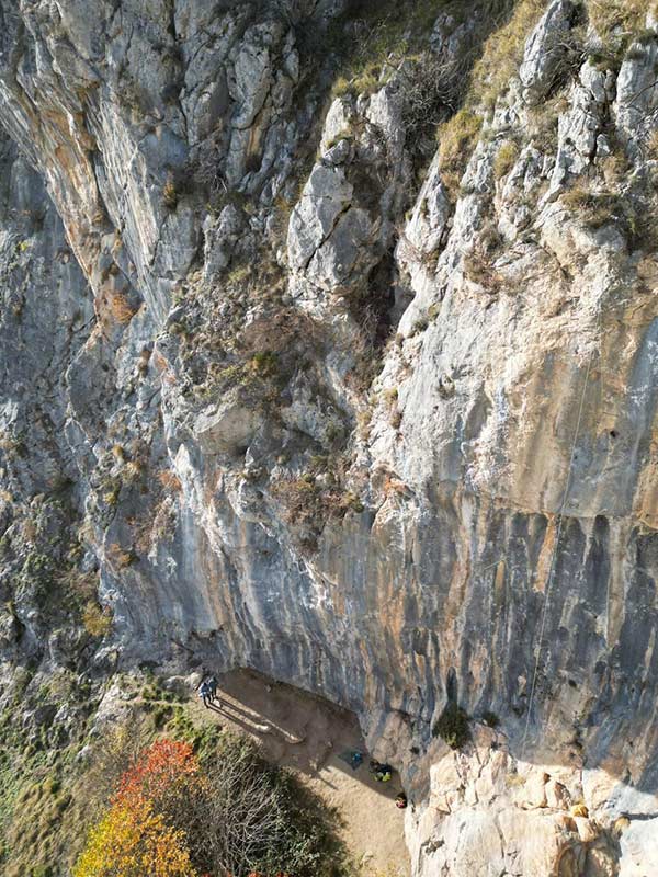 Primera vía de escalada deportiva 9b en Italia: Lapsus en Andonne, escalada por primera vez por Stefano Ghisolfi. Imagen: Lucrecia Barra
