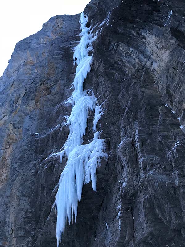 Ruta NIN: En recorridos de hielo extremos, la conexión entre roca y hielo a menudo se puede evaluar muy bien.