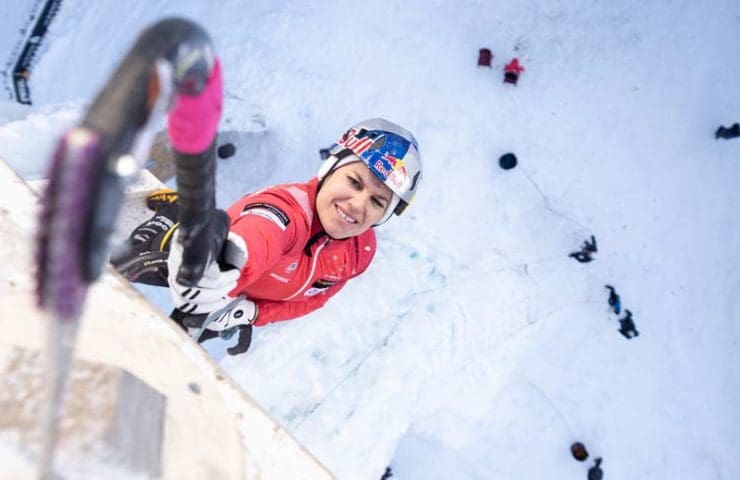Copa-del-mundo-de-escalada-en-hielo-Champagny-Petra-Klingler