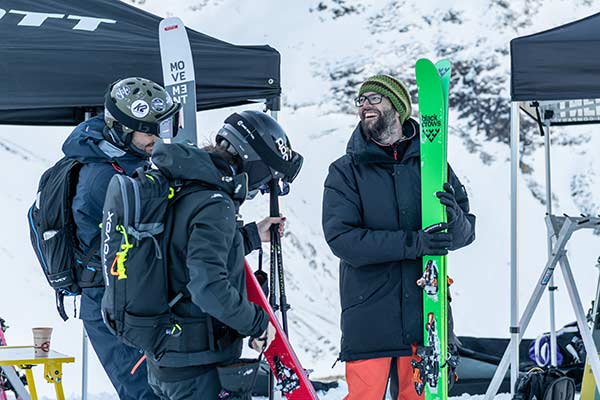 Test di sci alpinismo a Les Diablerets: niente è più efficace che testare l'attrezzatura più recente direttamente durante un tour.