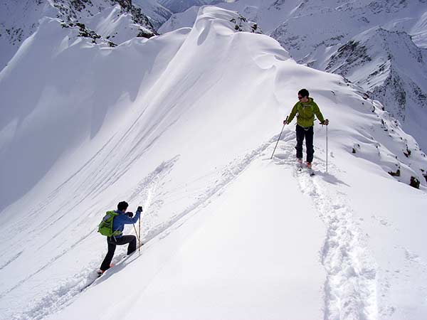 Varios factores aumentan la disposición a asumir riesgos. Excursión de esquí en el Sulzkogel. Foto: Alpenverein/Michael Larcher