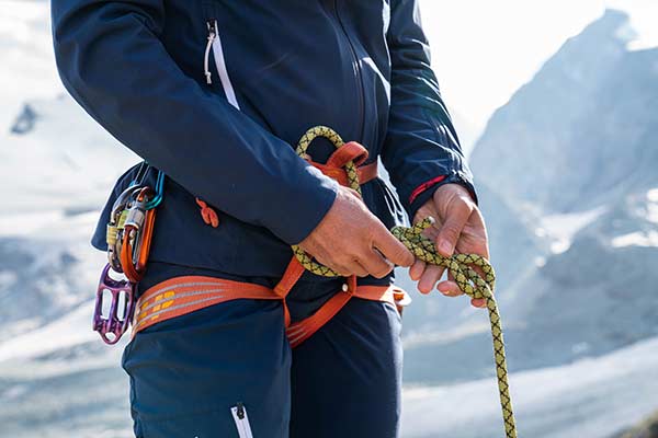 If you let a rope run through your hands, breaks, cuts or heat damage are often noticeable.