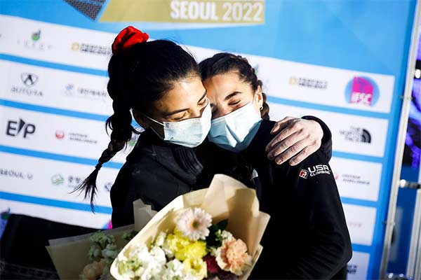 Werden die Amerikanerinnen Natalie Grossman und Brooke Raboutou dieses Jahr in Seoul wiederum Grund zum Feiern haben? Bild: Dimitris Tosidis/IFSC