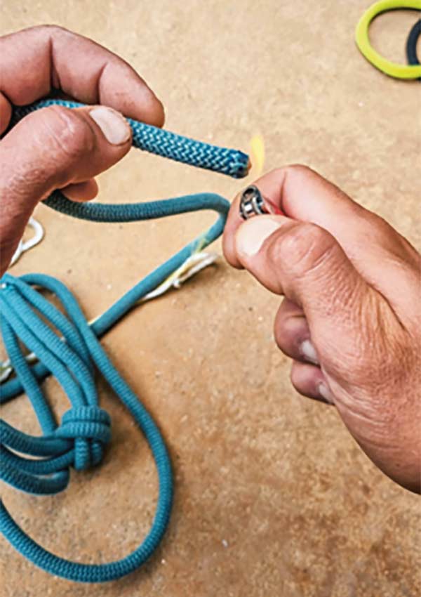 Seal the ends with a lighter, heat shrink tubing, or climbing tape. Image: Simon Messner | mountaineering