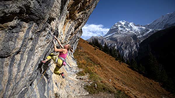 Mit genügend Maximalkraft und Ausdauer ausgerüstet, macht der Klettergarten Gimmelwald so richtig Spass. Bild: Sandro von Känel