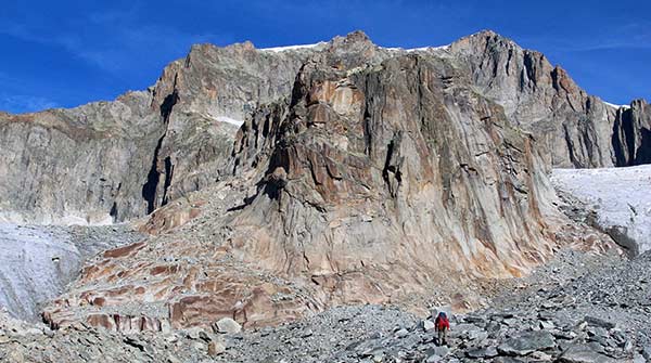 Abwechslungsreiche Kletterei in alpiner Umgebung: Conquest of Paradise am Hannibalturm. Bild: Sandro von Känel