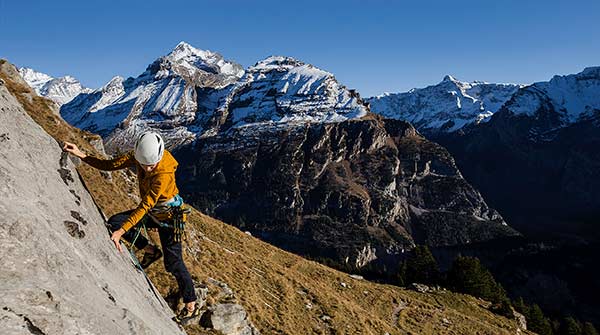 Die Familienroute in Ueschenen oberhalb Kandersteg bietet 140 Meter bestens abgesicherte Genusskletterei. Bild: Sandro von Känel