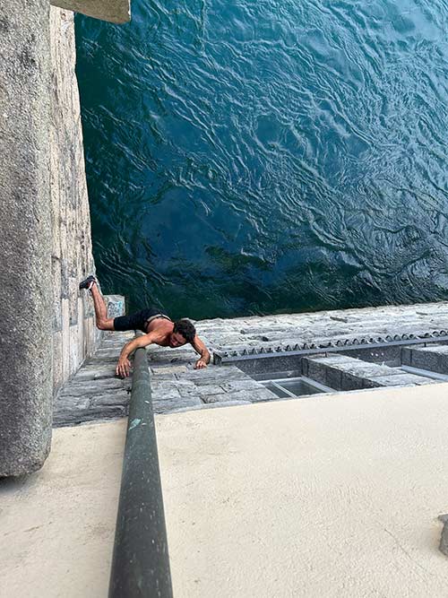 In the city of Bern there are definitely more possibilities for urban deep water soloing.