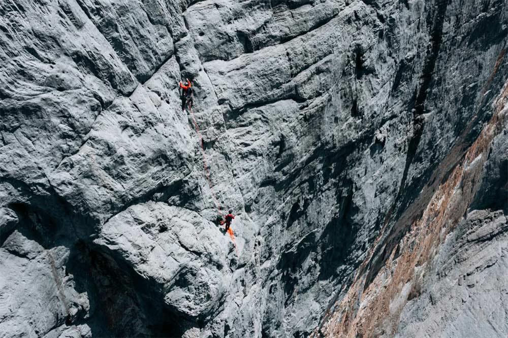 Alla Vertical Jungfrau Marathon devono essere superate complessivamente 23 lunghezze di corda con difficoltà fino a 7a. Immagine: Tim Marcour / Red Bull Content Pool
