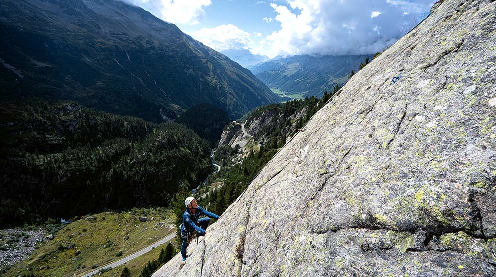 Der Jugendweg (4c, 210m) an den Steingletscher-Platten punktet mit gut strukturiertem Gneis und guter Erreichbarkeit. Bild: Sandro von Känel
