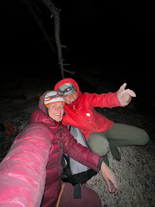 Es ist geschafft: Lara Neumeier und Babsi Zangerl glücklich aber komplett zerstört nach ihrem jüngsten El-Cap-Abenteuer.