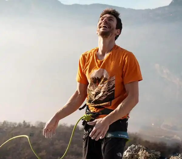 La via di Stefano Ghisolfi alla via di arrampicata sportiva più difficile d'Italia |  video
